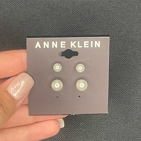 Anne Klein White Pearl Earring Set - Picture 1 of 1